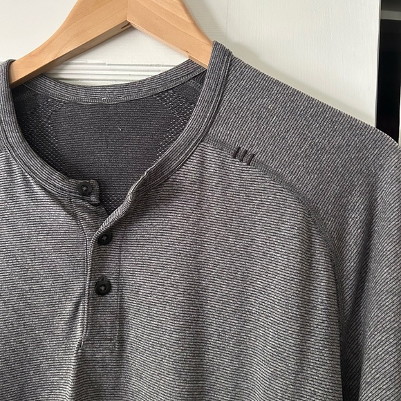 LuluLemon Metal Vent Teck Short-Sleeve - Picture 2 of 10